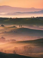 Gouden zonsopgang in de heuvels van Toscane.