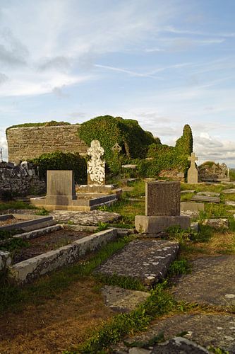 De ruïnes van de middeleeuwse kerk en het kerkhof van Kilmacreehy