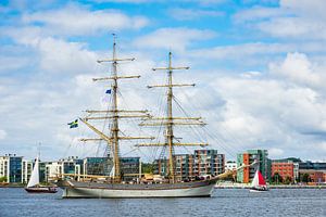 Sailing ship on the Hanse Sail in Rostock, Germany sur Rico Ködder