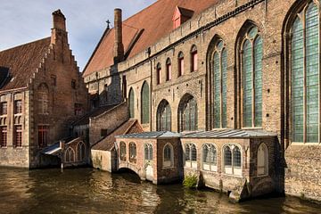 Brugge België zicht over water op Sint-Janshospitaal