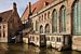 Brugge België zicht over water op Sint-Janshospitaal van Marianne van der Zee