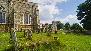 Kirche und Friedhof in Orford im Vereinigten Königreich