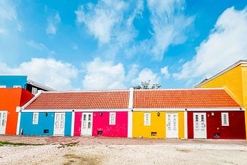 gekleurde huisjes in Curacao van marloes voogsgeerd