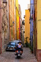 Pittoresk straatje in Bosa, Sardinië