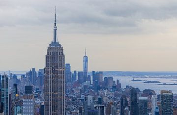 Skyline New York City - Empire State Building (U.S.A.) van Marcel Kerdijk