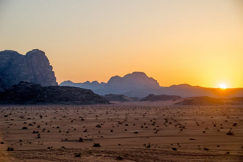 Zonsondergang in de Wadi Rum Woestijn in Jordanië von Chantal Schutte