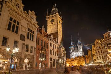 Praag - Oude Stadsplein met Stadhuis en Teyn Kerk van t.ART