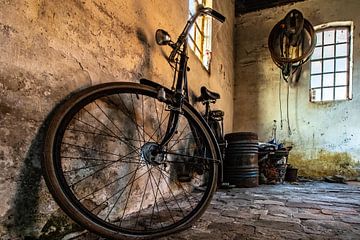 Bicyclette sur une ferme abandonnée urbex