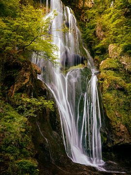 Cascade of Autoire by Lars van de Goor