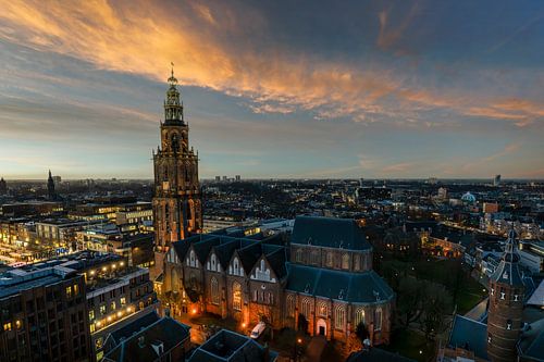 Martinikerk Groningen vanaf Het Froum tijdens zonsondergang