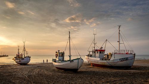 Vissersbootjes op het strand van Løkken.