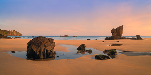 Zonsopkomst en panorama van Playa de Aguilar in Asturië, Spanje van Henk Meijer Fotografie