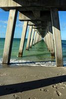 Onder de pier