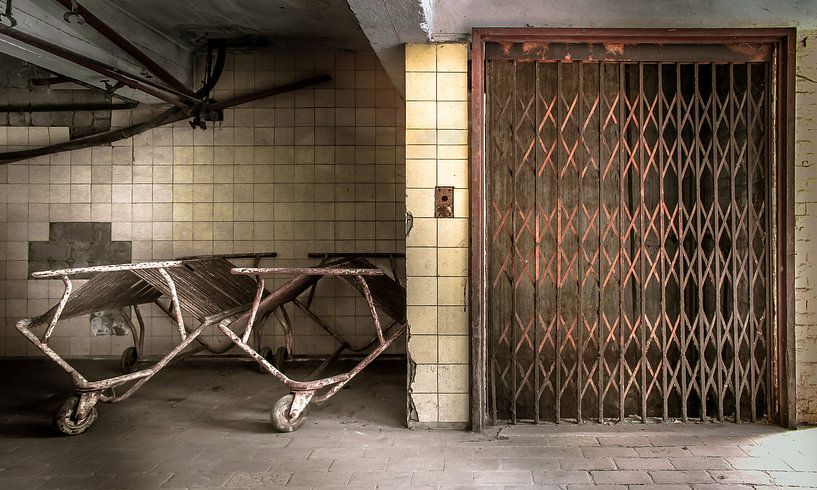 Elevator in an abandoned syrup factory by Olivier Photography