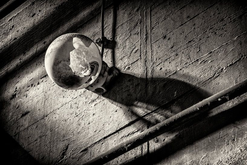 broken light by Roel Boom