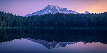 Zonsopkomst bij Mount Rainier van Henk Meijer Photography