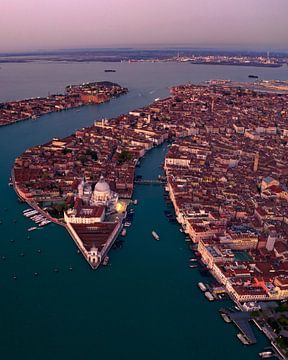 Abendlicht über dem Herzen Venedigs von Ewold Kooistra