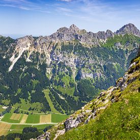 Bergpanorama von der Krinnenspitze auf Haldensee und Tannheimer Berge von Walter G. Allgöwer