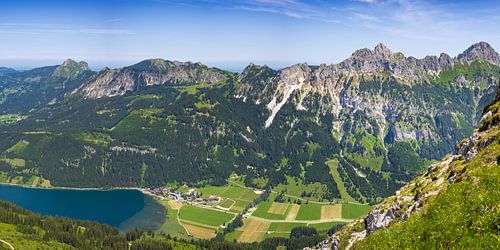 Bergpanorama van de Krinnenspitze tot de Haldensee en de bergen van Tannheim