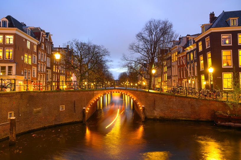 Amsterdamse verlichte bruggen aan de Herengracht in de winter van Sjoerd van der Wal Fotografie