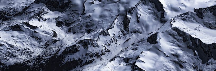 DARK ALPS 1-27 C par WILDLIGHT PHOTOGRAPHY