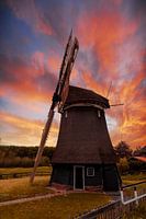 Levendige rode en oranje kleur zonsondergang