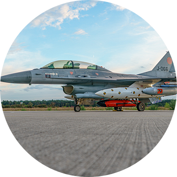 Koninklijke Luchtmacht F-16B MLU Fighting Falcon.