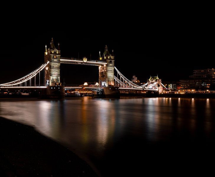 London by Hello Pompoyo