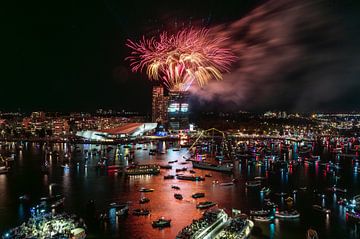 Vuurwerkshow SAIL Amsterdam 2025 met ADAM Toren en Het Ij van Renzo Gerritsen
