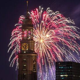 Feuerwerk am Michel Hamburg von Nils Steiner