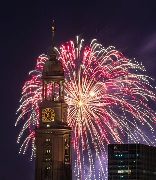 Feuerwerk am Michel Hamburg von Nils Steiner