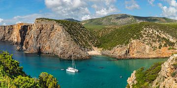 Sailing boat in Cala Domestica by Markus Lange