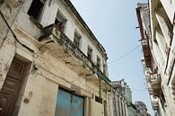 HAVANA, CUBA Typische Straße von Havanna, Kuba von Tjeerd Kruse Miniaturansicht