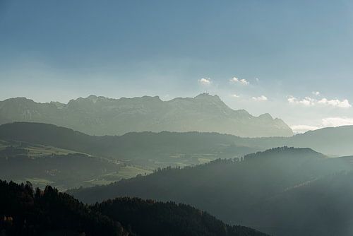 Le massif du Säntis surplombant la région d'Appenzell, baigné d'une douce lumière sur Conny Pokorny