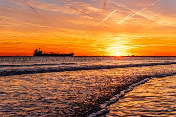 Sea of liquid light by Ria Overbeeke