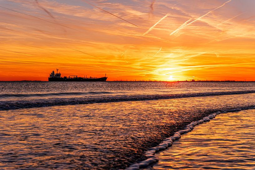 Sea of liquid light by Ria Overbeeke