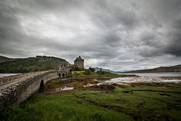 Eilean Donan Castle Schotland van Marcel Keurhorst