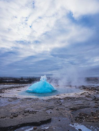 Strokkur geiser bij de Golden Circle in IJsland