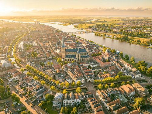 Luchtfoto van de zonsondergang in de lente in Kampen