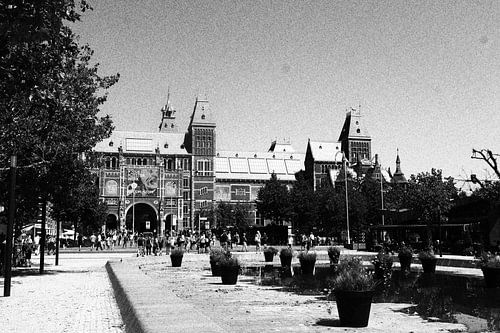 Rijksmuseum Amsterdan depuis le Museumplein d'Amsterdam.
