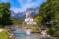 Une photo idyllique de l'église Sebastian à Ramsau, en Allemagne.