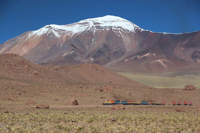 Zug, Salar de Ascotán, Vulkan, Chile von A. Hendriks