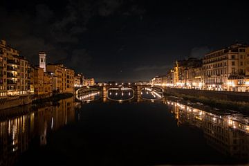 The Arno at night | a trip through Italy by Roos Maryne - Natuur fotografie