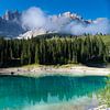 Lago di Carezza, Karersee, een idyllisch bergmeer in de Italiaanse Dolomieten van Jeroen van Deel