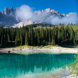 Lago di Carezza, Karersee, ein idyllischer Bergsee in den italienischen Dolomiten von Jeroen van Deel