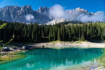 Lago di Carezza, Karersee, ein idyllischer Bergsee in den italienischen Dolomiten