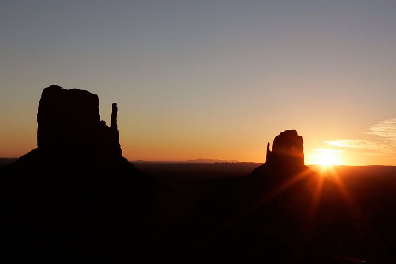 Zonsopkomst bij Monument Valley van Gerrit de Heus