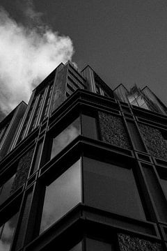 Eine spitze Struktur in schwarz-weiß | Leiden | Niederlande Reisefotografie von Dohi Media