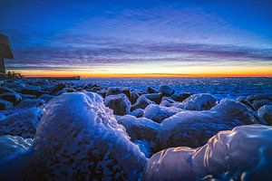 Les merveilles de l'hiver au lever du soleil aux Pays-Bas