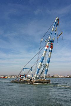 De Matador onderweg in de haven van Rotterdam. van Jaap van den Berg